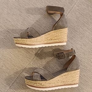 MARC FISHER Olive Green Suede Platform Espadrilles Sz 8